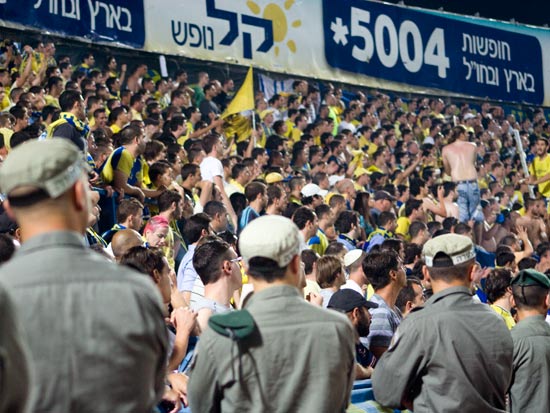 שוטרים במשחק כדורגל / צלם: שלומי יוסף
